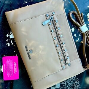 Authentic VINCE CAMUTO HBCALF leather crossbody with long strap. NWT.